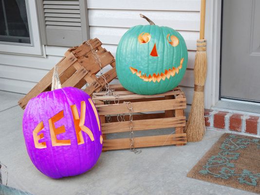 Purple pumpkins signify epilepsy awareness, while teal pumpkins signify allergy awareness. Courtesy: Google Images.