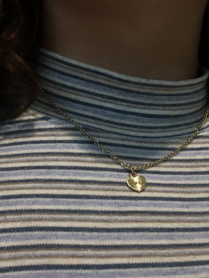 Jazlyn Simons heart necklace