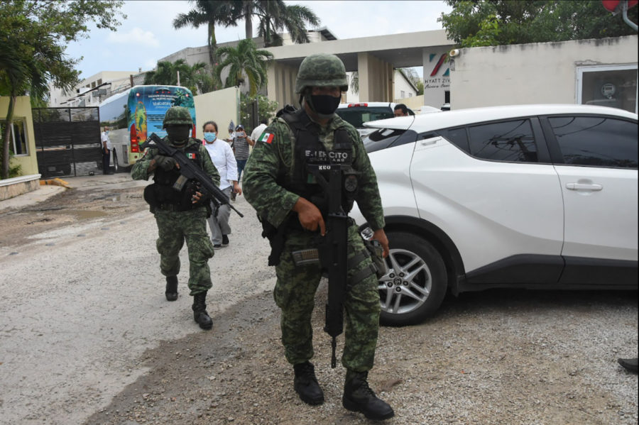 Photo+by+stated+source+Bloomberg+Picture+of+National+Guards+in+Cancun.
