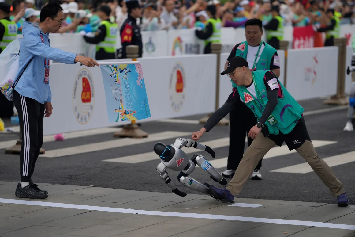 Image of the humanoid marathon in Beijing, China