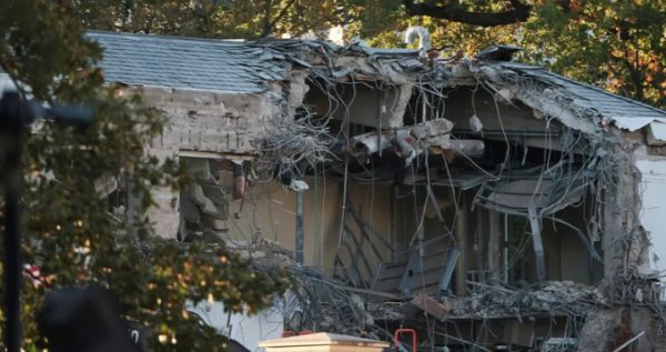 BREAKING NEWS: White House Begins Demolishing Part of East Wing for Trump Ballroom