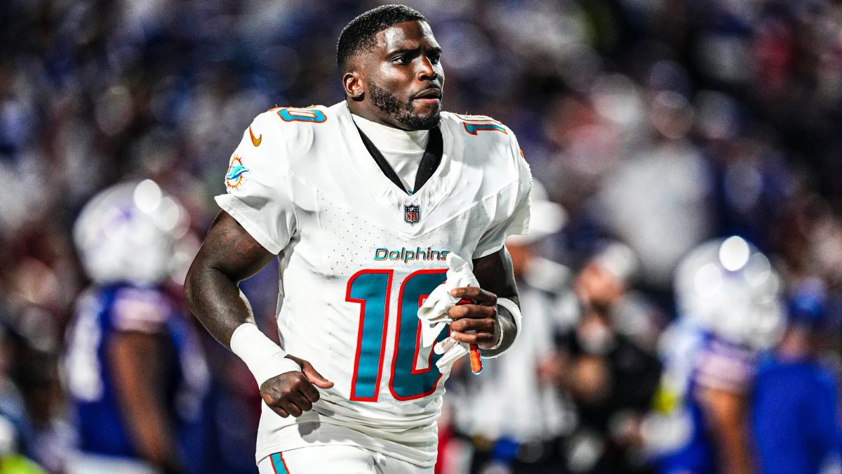 Tyreek Hill Running off field after game against the Jets