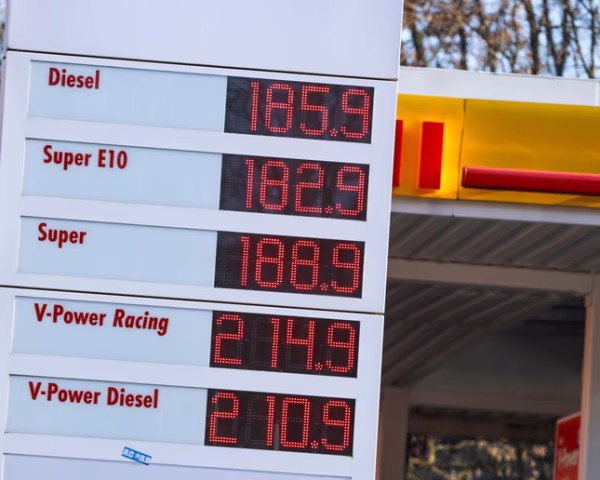 https://www.theguardian.com/business/2026/mar/05/oil-price-continues-to-rise-amid-middle-east-crisis-but-stock-markets-rebound-across-asia